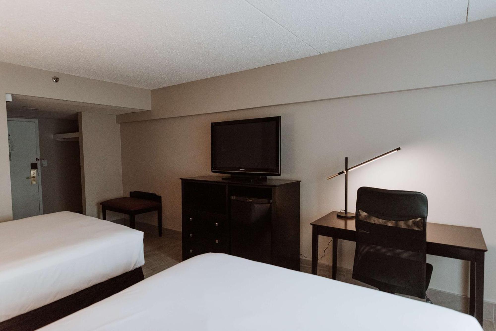 Coast Nisku Inn & Conference Centre Exterior photo