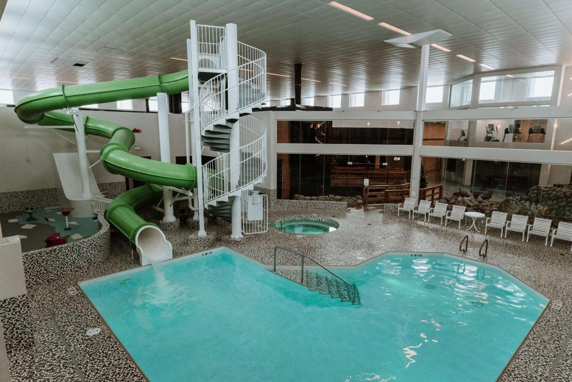 Coast Nisku Inn & Conference Centre Exterior photo